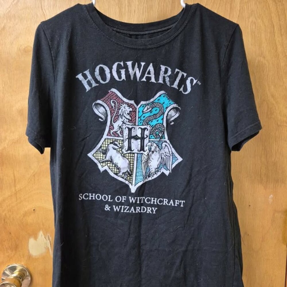 Harry Potter Hogwarts Crest Tee – Women’s XL – Black